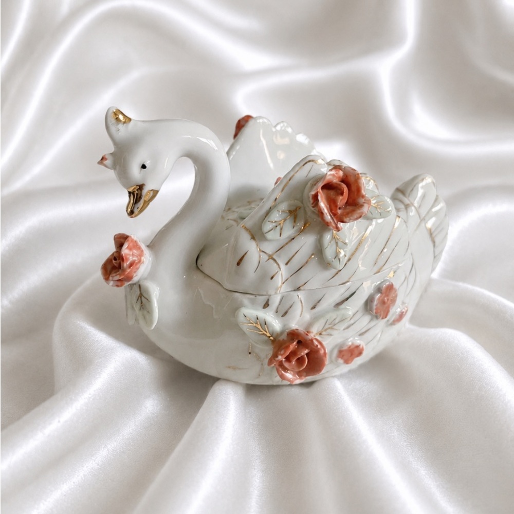 Swan Porcelain Decorative Trinket Box Made in Japan “VINTAGE”
